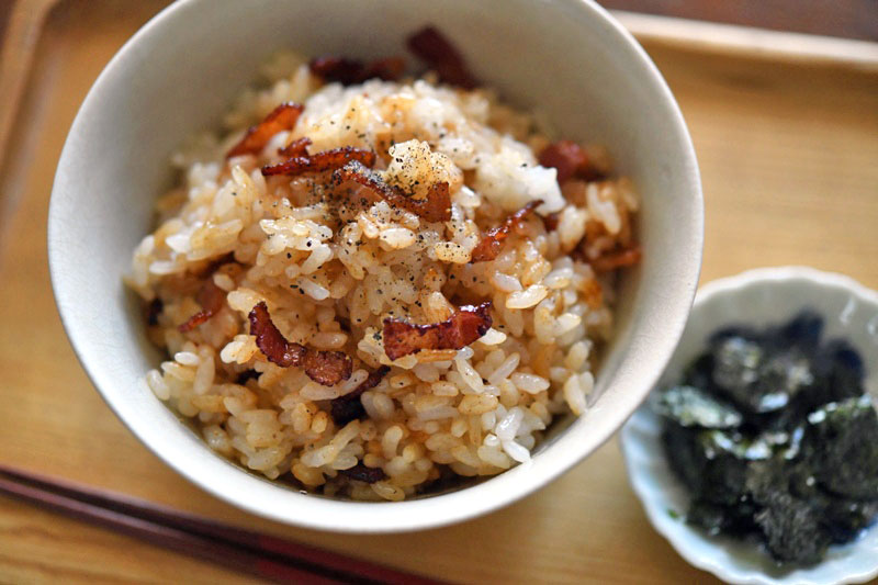 ベーコンだけの醬油炒めを混ぜご飯にするレシピ 白ごはん Com