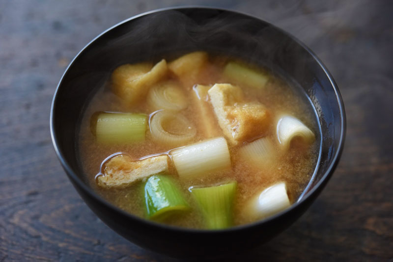 根深汁 ねぎとあげの味噌汁 のレシピ 作り方 白ごはん Com