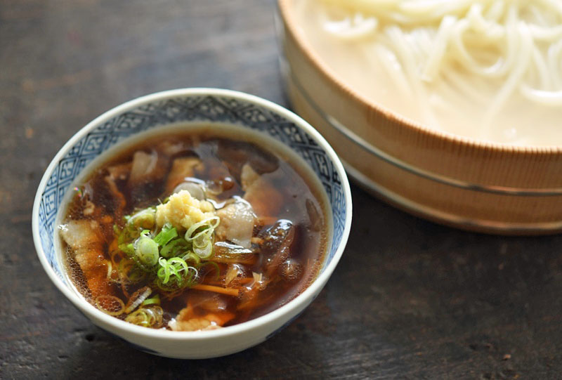 だしブレンドrecipe 肉汁つけうどん 白ごはん Com