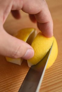 レモンのくし切りの切り方