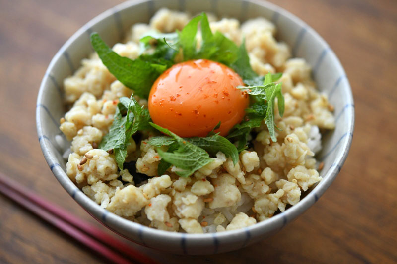 丼 とり そぼろ