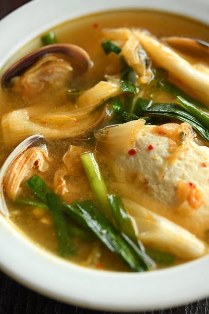 豆腐とあさりのチゲスープの写真