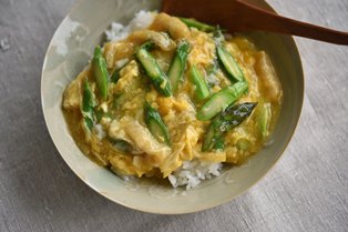 アスパラと卵のあんかけ丼