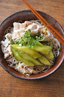 豚しゃぶ肉となすのぶっかけそうめんの写真