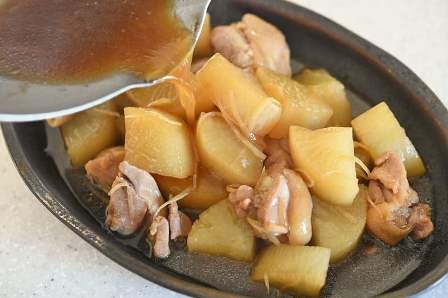 鶏大根の盛り付け