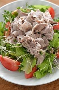 豚しゃぶサラダの写真