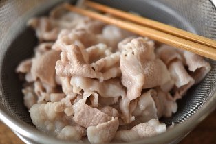 豚しゃぶ肉のゆで方と美味しく食べるための冷やし方 白ごはん Com