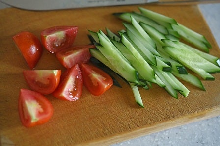 サラダの野菜の切り方