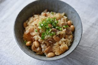 大豆と豚バラ肉の炊き込みご飯