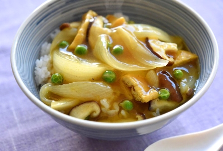 新玉ねぎのだしカレー丼