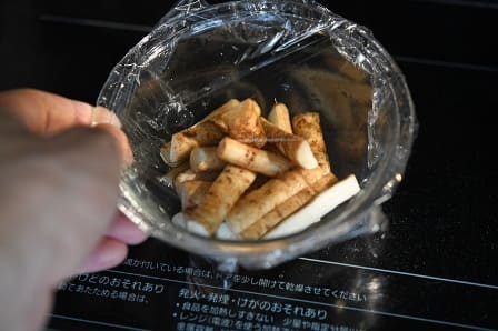 新ごぼうを加熱する