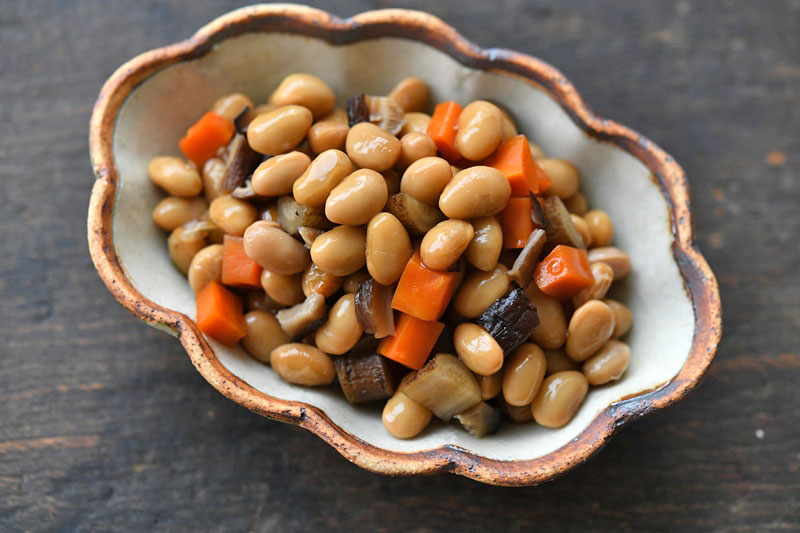 大豆の水煮で作る五目豆の写真