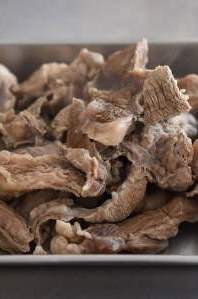 牛すじの下処理とゆで方の写真