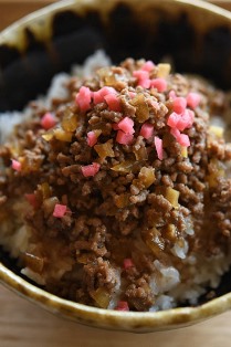 そぼろ牛丼の写真