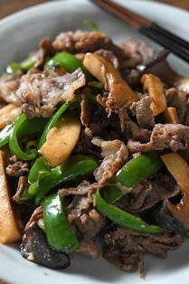 牛肉とエリンギの炒め物の写真