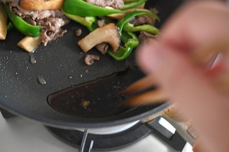調味料を加える