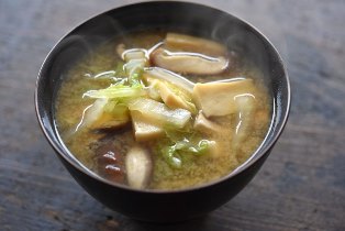 白菜と高野豆腐のみそ汁