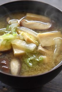 白菜と高野豆腐のみそ汁