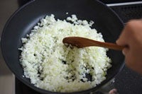 玉ねぎ炒めはじめ