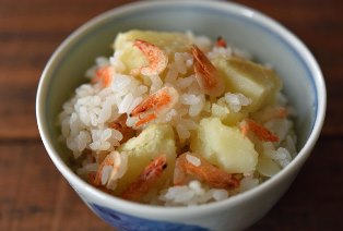 桜えびとじゃが芋の炊き込みご飯