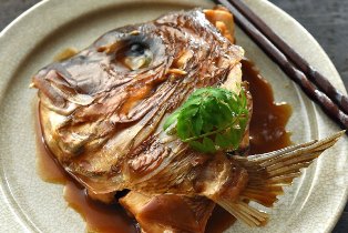 鯛のかぶと煮（あら炊き）