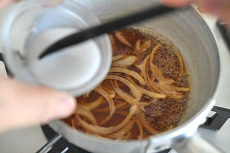 水溶き片栗粉を混ぜる