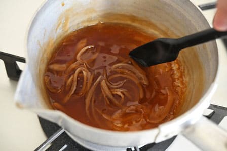 混ぜて煮汁にとろみをつける