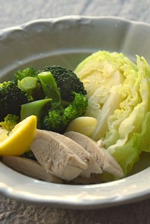 野菜と鶏ささみの温サラダの写真