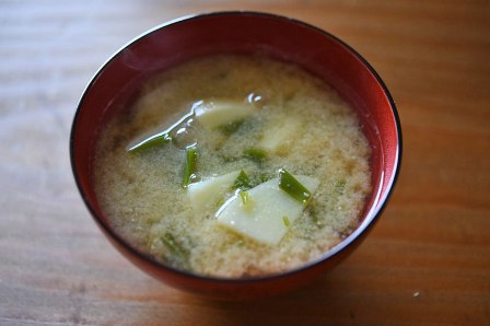 めかぶと新じゃがの味噌汁