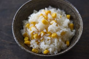 コーン缶のシンプル炊き込みごはん