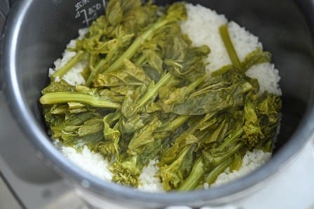 菜の花の炊き込みご飯の炊き上がり