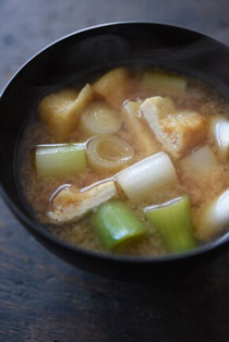 根深汁（ねぎとあげの味噌汁）の写真