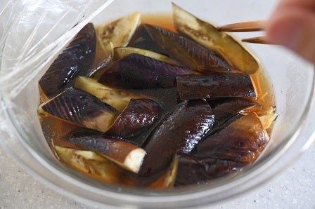 加熱後のなすの煮びたし