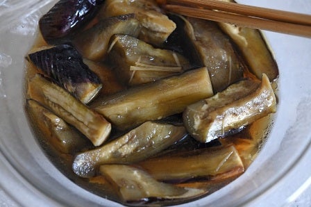 味をなじませたなすの煮びたし