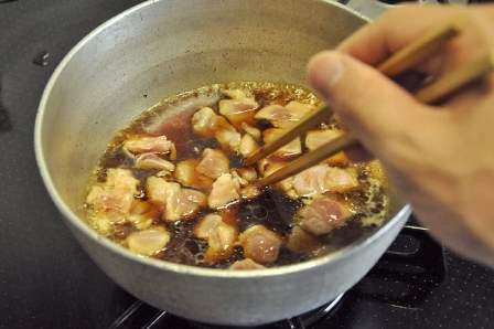 鶏肉に火を通す