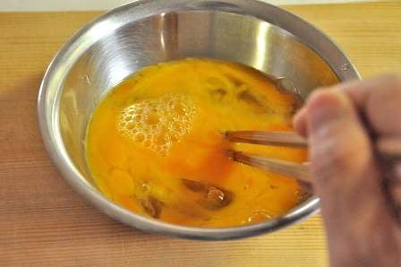 卵を混ぜる