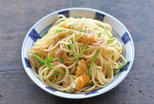 絹さやとベーコンの卵パスタ