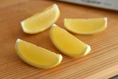レモンのくし切りの切り方