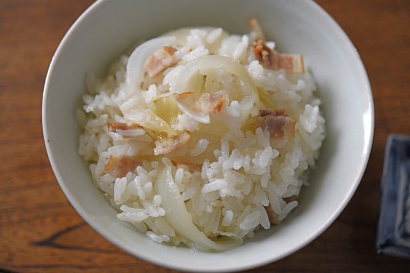 新玉ねぎの炊き込みご飯の写真