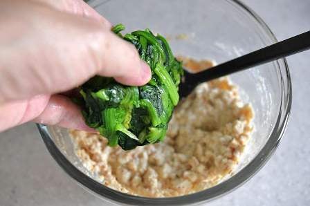 ゆでた青菜を加える