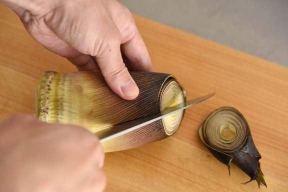 切った箇所に切り込みを入れる