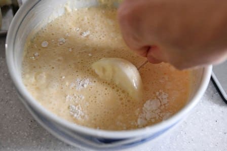 天ぷら衣をつける