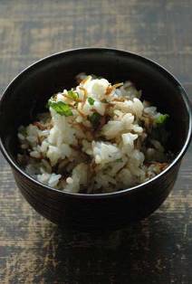 じゃこご飯（佃煮と木の芽の混ぜご飯）の写真