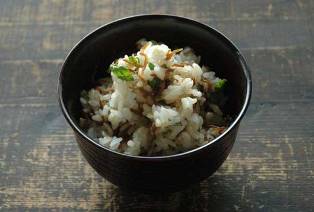 じゃこご飯（佃煮と木の芽の混ぜご飯）