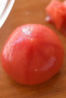 トマトの皮のむき方の写真