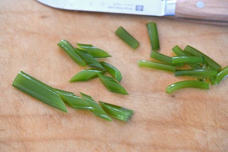 茎わかめのカット