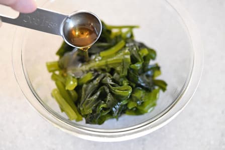 ナムルに醤油混ぜる