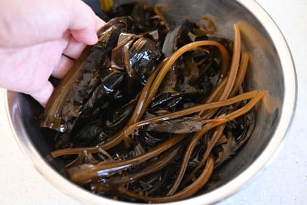 茎が入った生わかめの状態