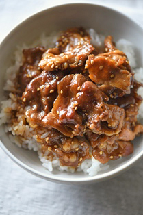 焼肉丼の写真