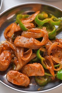 野菜とウィンナーのケチャップ炒めの写真